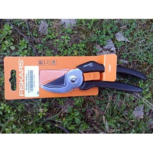 Лозарска ножица FISKARS Solid P121, 125 г, до 20 мм
